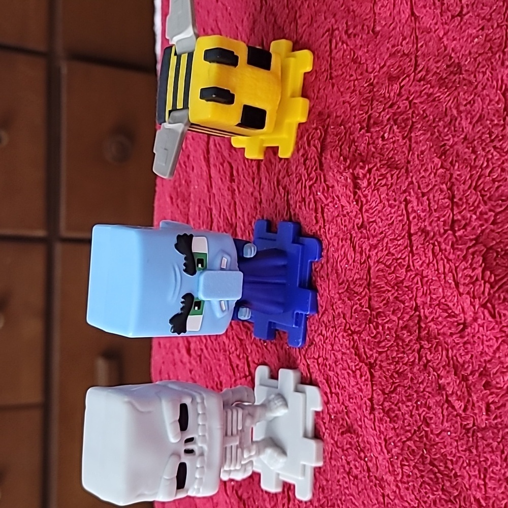 Lot Of 9 Minecraft Action Figures Wolf, Lamb, Skelton, Evoker, Bee & Accessories